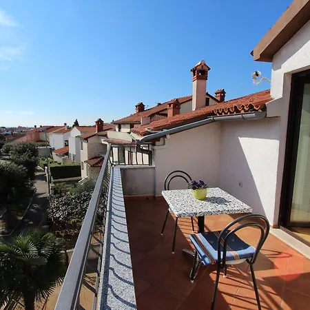 Dujmovic شقة روفينج