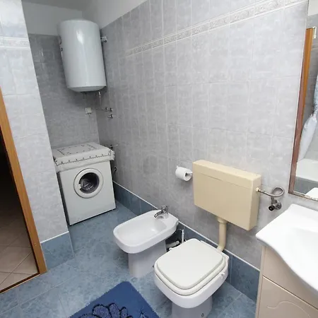 شقة Dujmovic روفينج