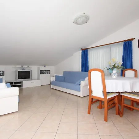 شقة Dujmovic روفينج