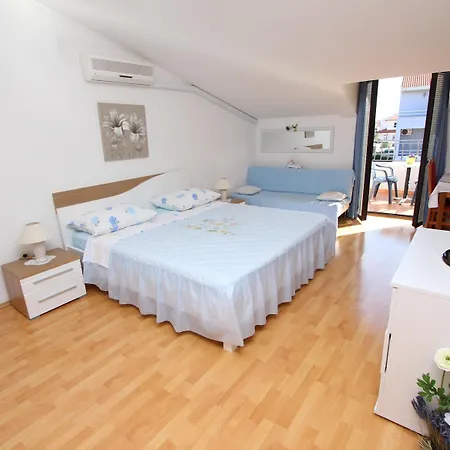 Dujmovic شقة روفينج